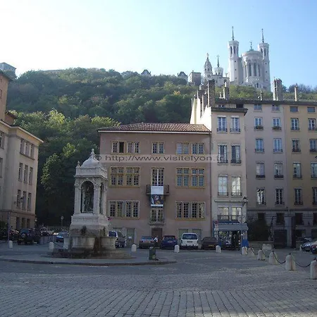 Les Toits De Saint Jean