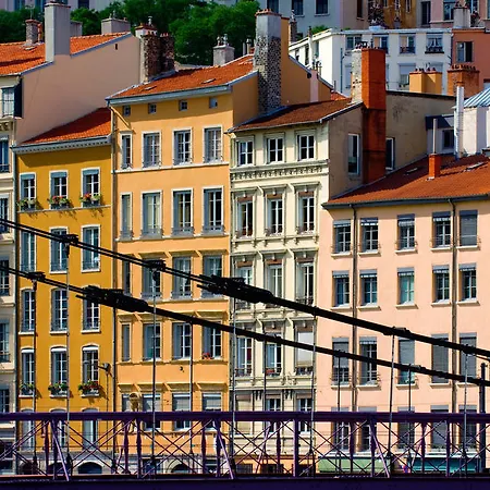 Les Toits De Saint Jean